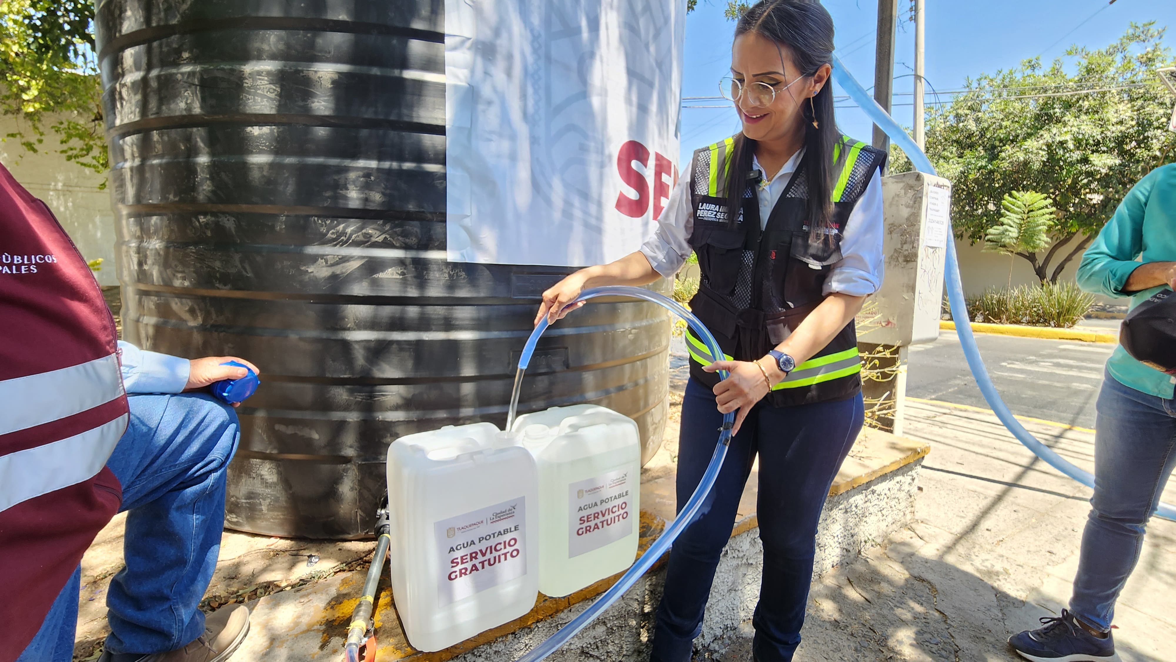 ANTE  INEFICIENCIA DEL SIAPA, TLAQUEPAQUE ABASTECE A 44 COLONIAS SIN AGUA
